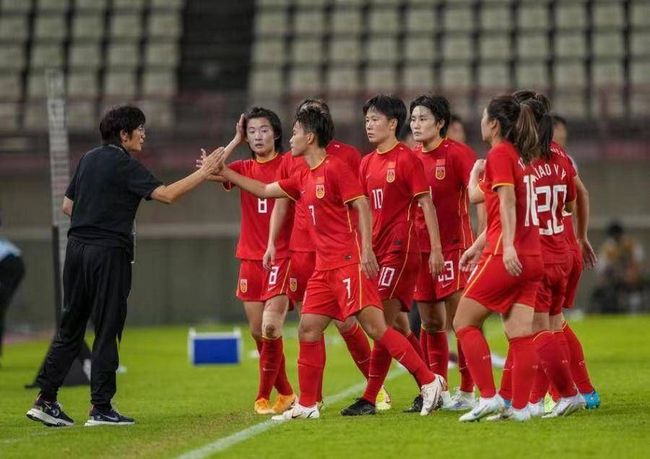 今日焦点战预告18:00韩职联升降级附加赛 釜山偶像vs水原FC、金浦FCvsFC江原 首回合谁能先拔头筹？20:00亚冠赛事武汉三镇 VS 浦项制铁，武汉三镇能否捍卫主场颜面？03:00 英超赛场谢菲尔德联 VS 利物浦，谢菲尔德联临阵换帅，利物浦笑纳三分？04:15 英超 曼联 VS 切尔西，红蓝大战，曼联内部频传将帅不合之声，切尔西乘势再取一胜？事件图片报：穆勒想再踢一年，若续约他希望不降薪&转会想去欧冠球队德媒《图片报》报道称，穆勒还想要再踢一年，如果和拜仁续约他希望的是不降薪。